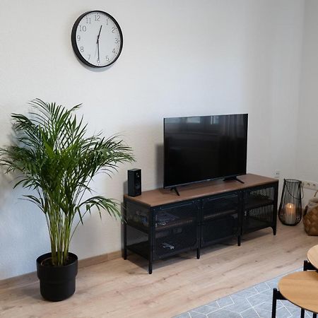 Apart63-Modern-3Room I Smart Tv I Free Parking I Free Wifi Hamm  Ngoại thất bức ảnh