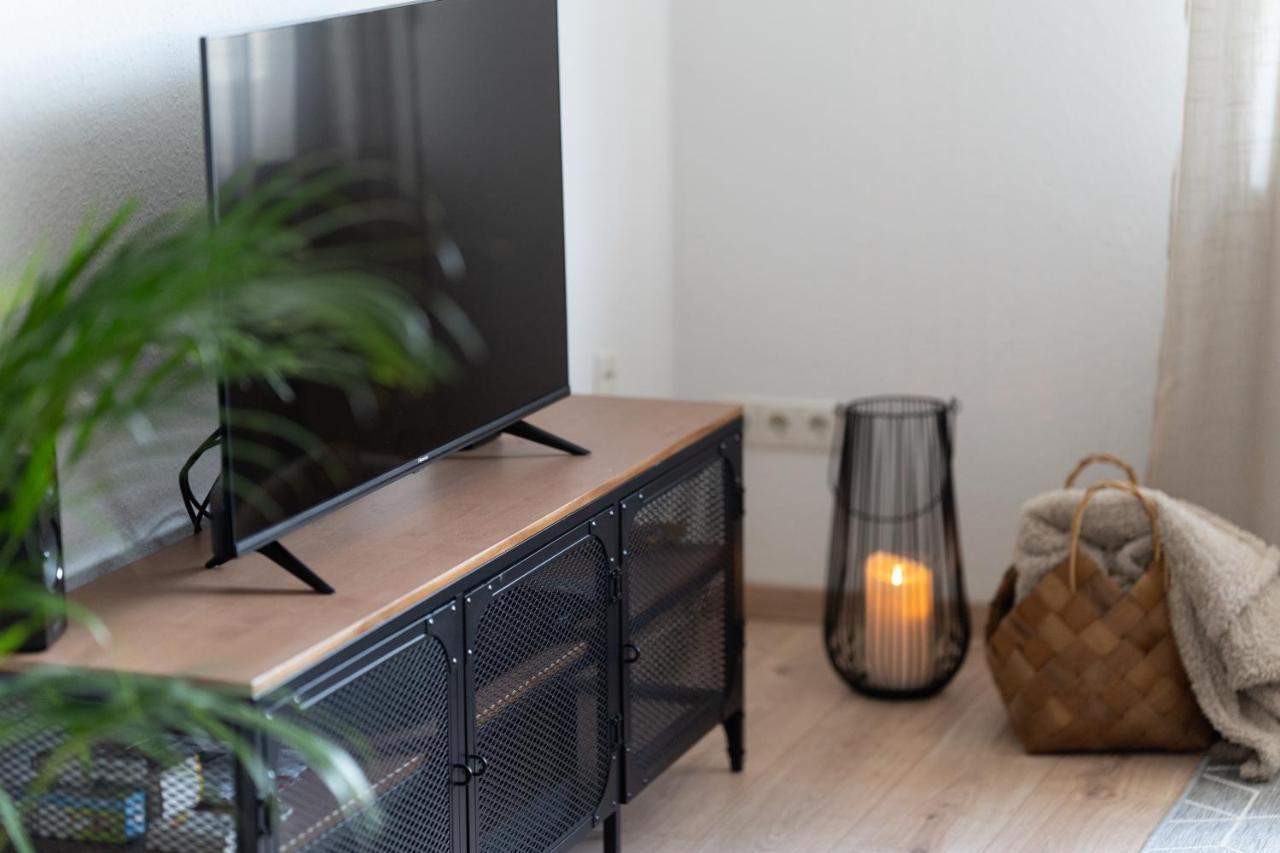 Apart63-Modern-3Room I Smart Tv I Free Parking I Free Wifi Hamm  Ngoại thất bức ảnh
